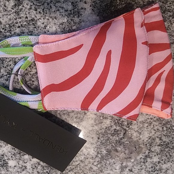 KENDALL + KYLIE Face Mask. 2 x Reusable Face Masks as pictured. - Picture 1 of 6
